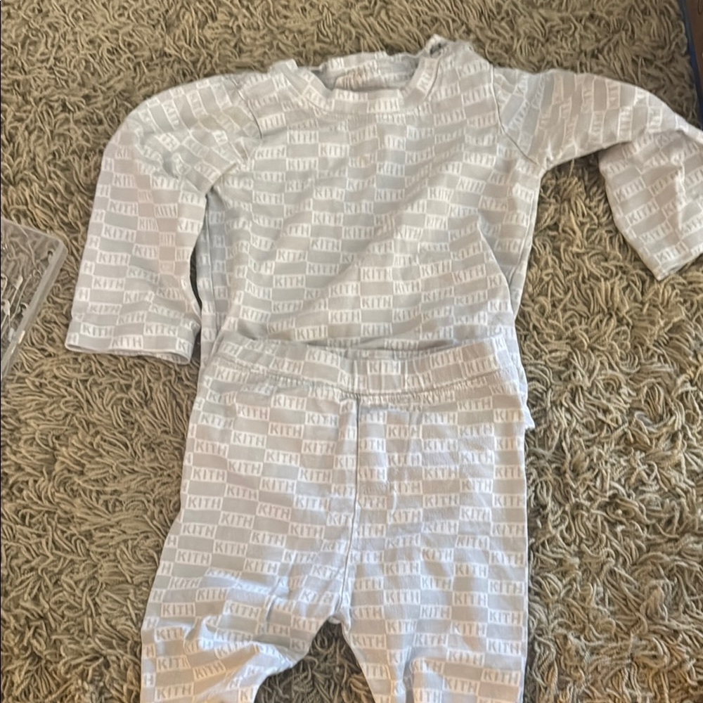 Kith Logo Baby Set in White and Gray